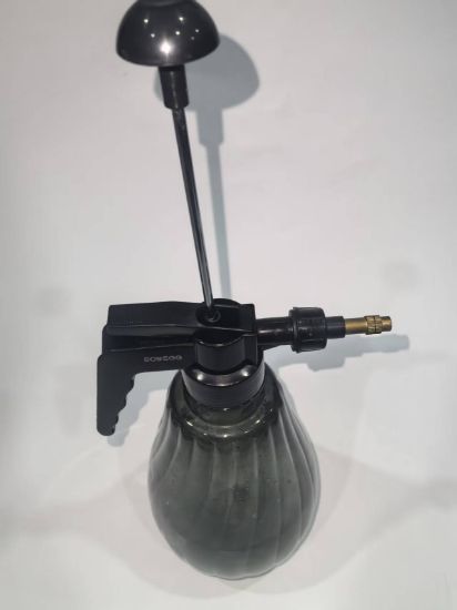 图片 Drinkers for watering flowers and plants