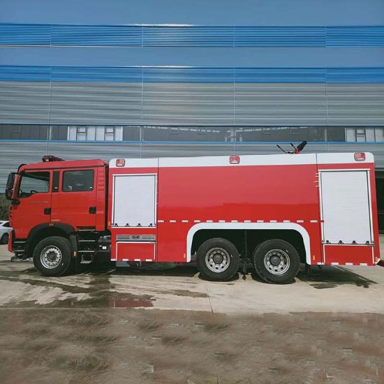 图片 Sinotruk HOWO 12-ton foam fire truck transported firefighters to the disaster site for emergency rescue