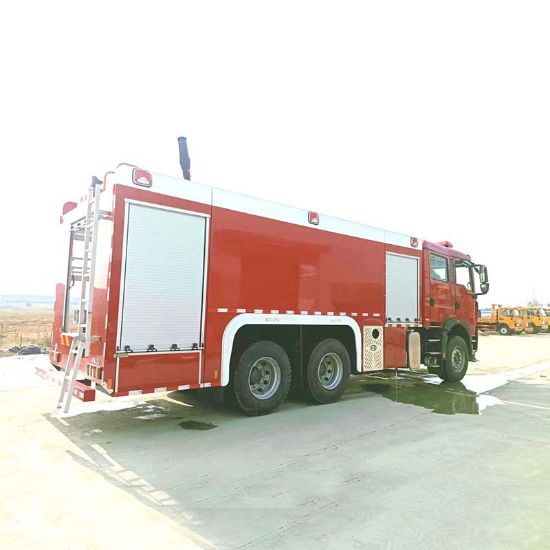 图片 Sinotruk HOWO 12-ton foam fire truck transported firefighters to the disaster site for emergency rescue