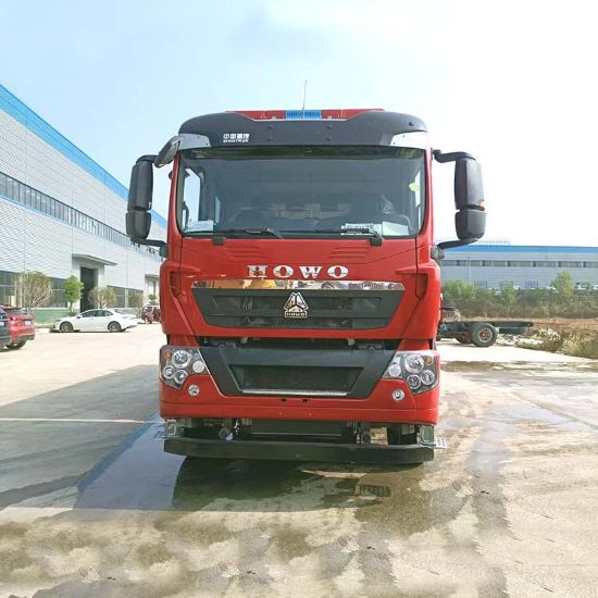 图片 Sinotruk HOWO 12-ton foam fire truck transported firefighters to the disaster site for emergency rescue