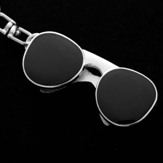 图片 New Metal Glasses Keychain Creative Black Sunglasses Car Keychain Bag Accessories Pendant Small Gift