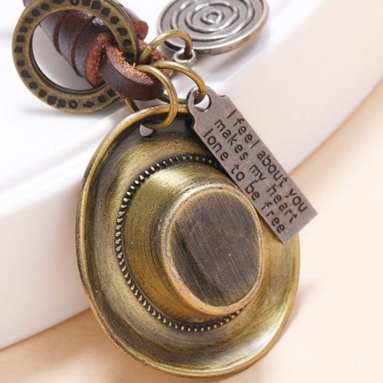 图片 European and American new accessories hand-woven retro alloy cowboy hat cowhide keychain personality creative car pendant