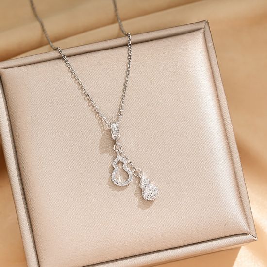 图片 Real gold electroplated tassel gourd series titanium steel necklace for women fashion versatile internet celebrity popular collarbone chain jewelry wholesale